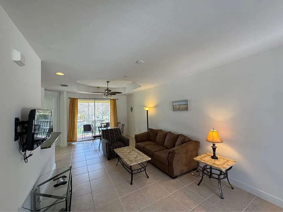 2 bed, 1279 sqft, $2,200 — Photo 4