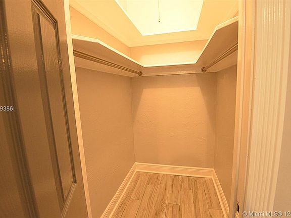 2nd image of 2851 Sheridan Ave