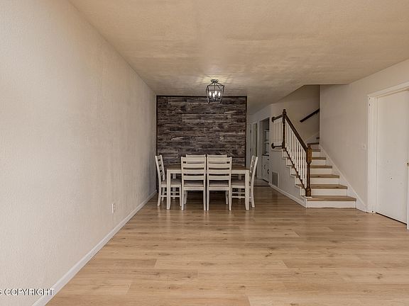 3rd image of 601 W Nelson Ave