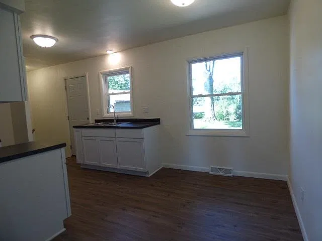 3 bed, 1.0 bath, 1080 sqft, $1,850 — Photo 3