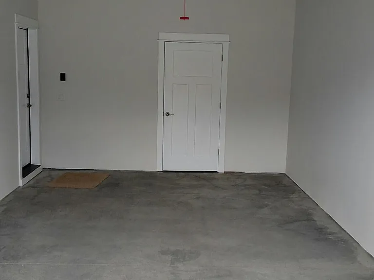2556 NW Awbrey Point Cir — Photo 13