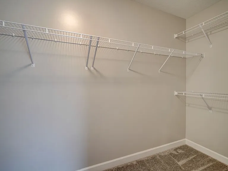 732 Shelburne Ln — Photo 33