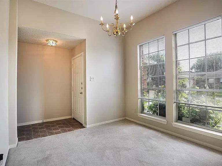 8311 Berkely Ct — Photo 9