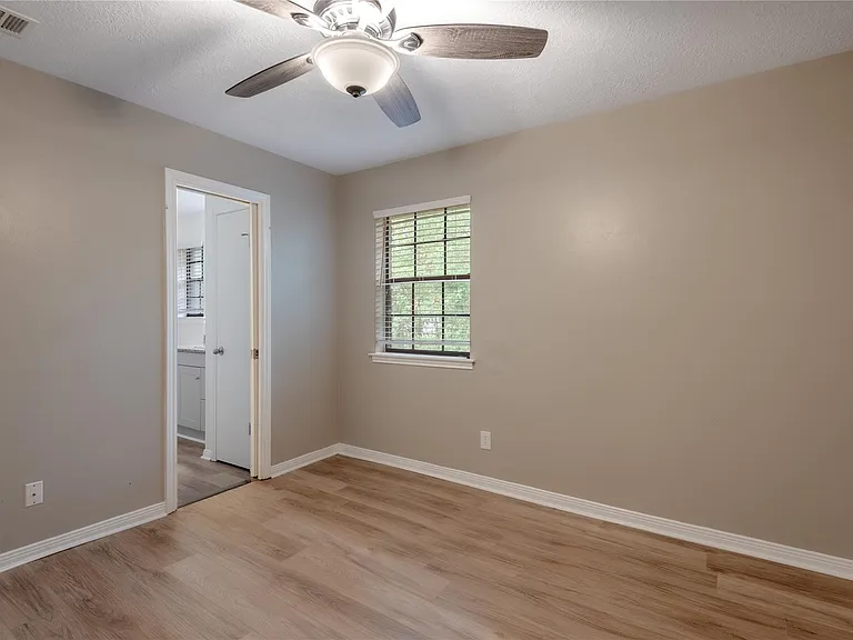 2402 Sycamore Ave #D8 — Photo 17