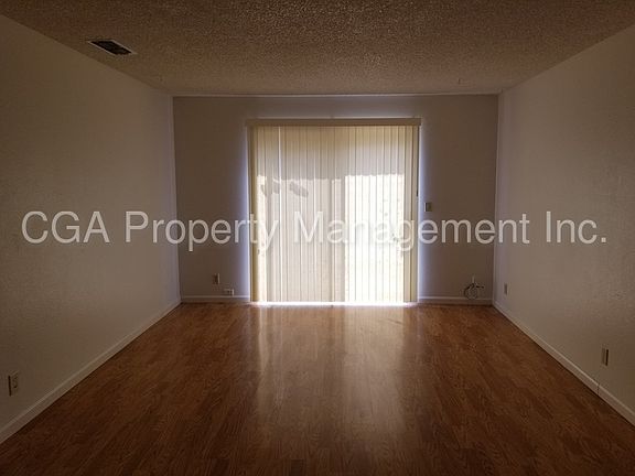 5th image of 5801 Valley Hi Dr