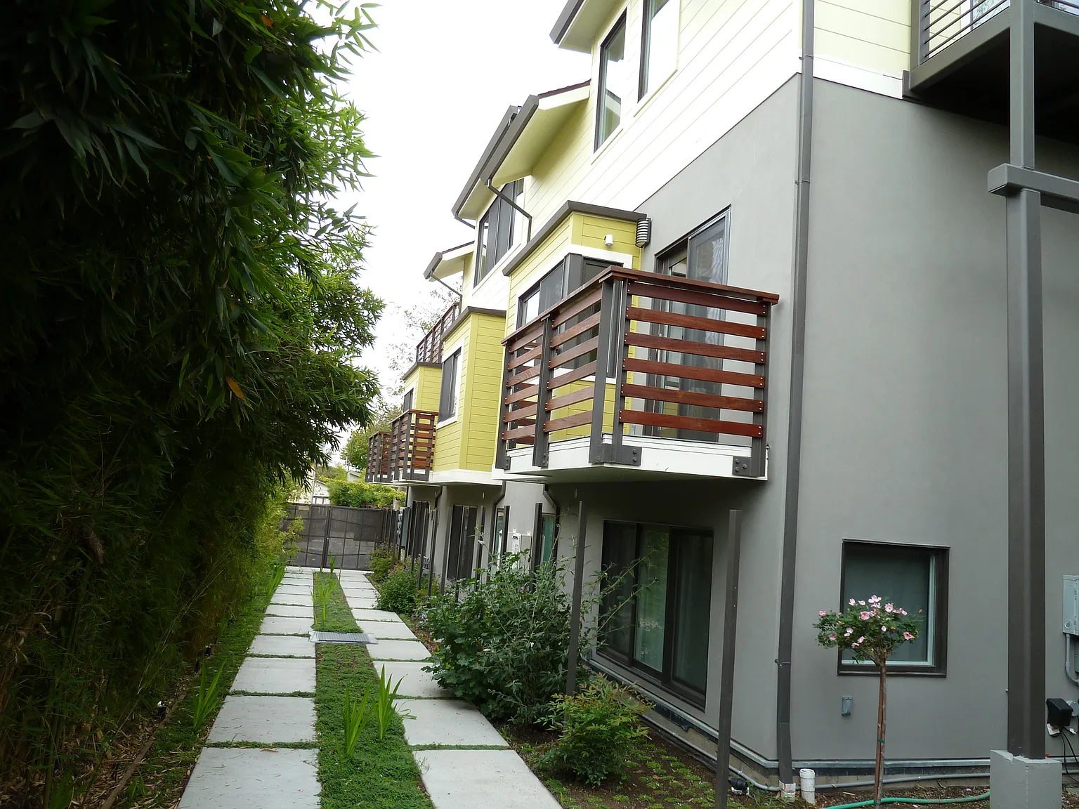 2 bed, 855 sqft, $4,000 — Photo 2