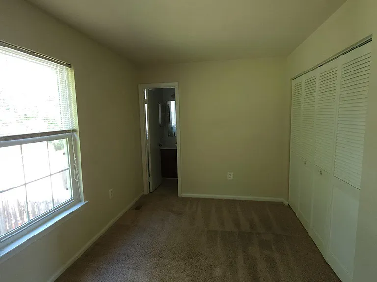 210 Windsor Ridge Ct — Photo 10