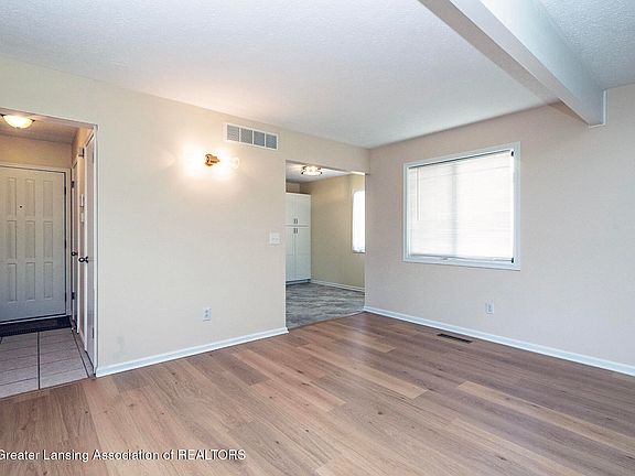 3rd image of 2101 E Provincial House Dr