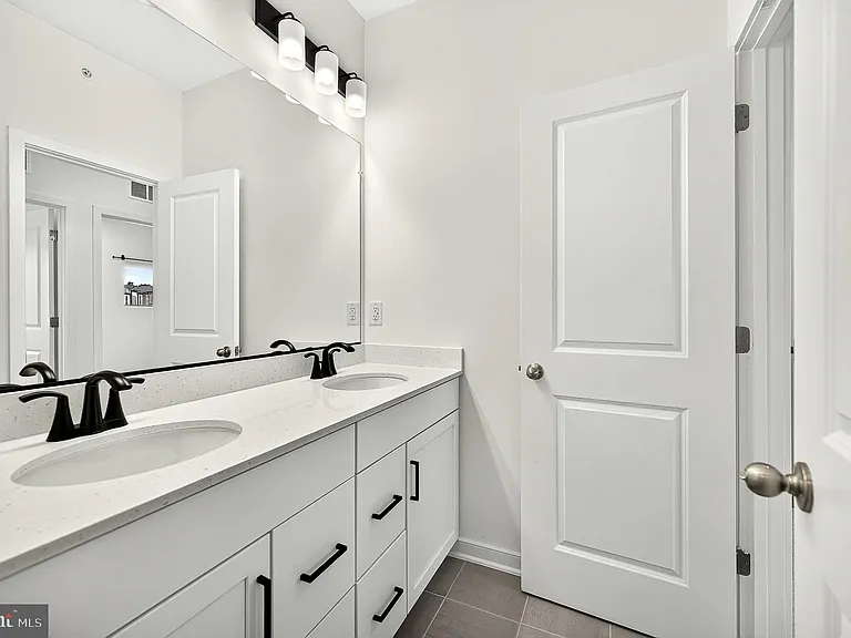 20957 Bluebird Sq — Photo 37