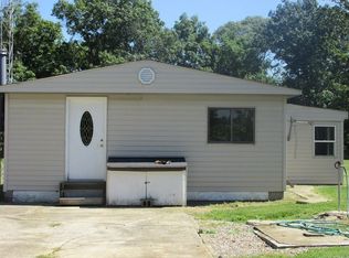 15820 Moody Rd, Oakland, IL 61943