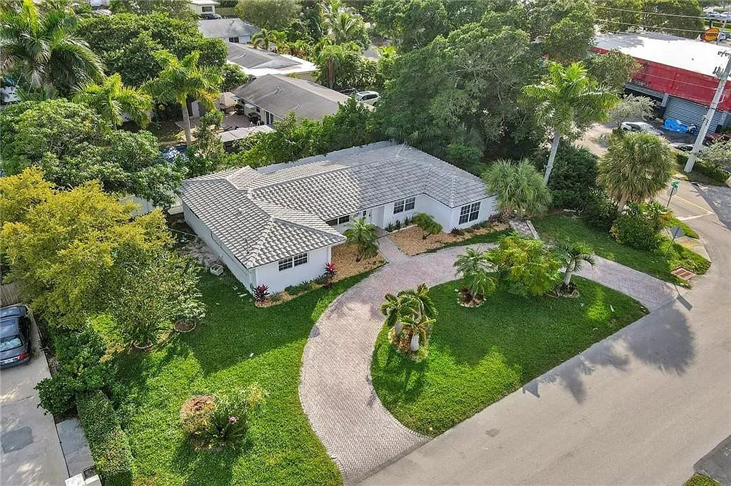 3 bed, 2.0 bath, 1553 sqft, $4,000 — Photo 1