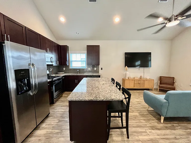 1113 W Government St — Photo 7