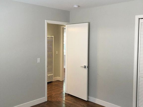 5th image of 970 Crane St #6