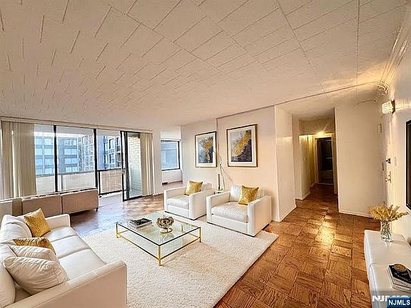 5th image of 9060 Palisade Ave APT 811