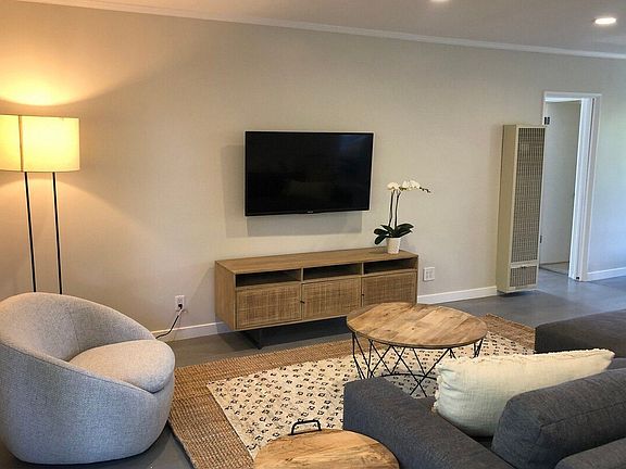 3rd image of 316 San Vicente Blvd #102