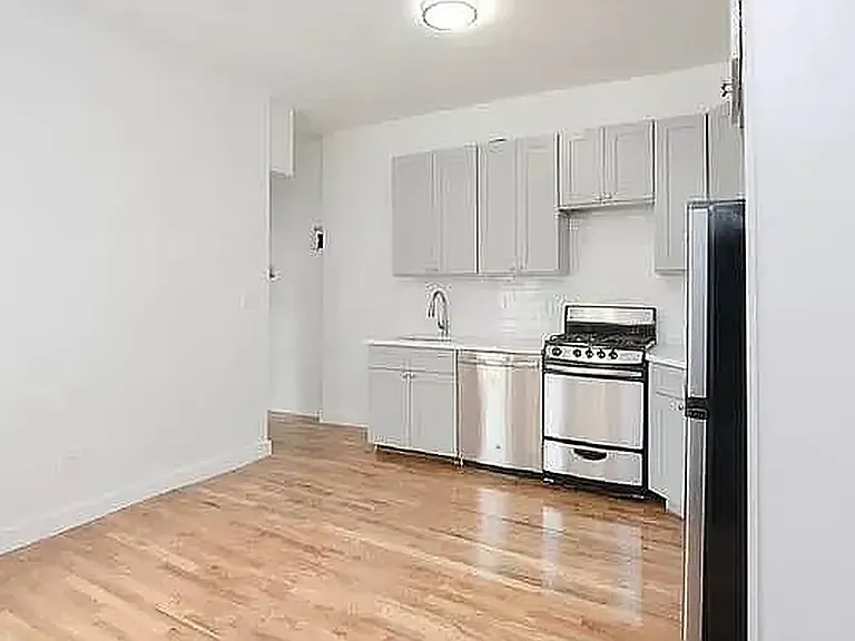215 33rd St #23 — Photo 11