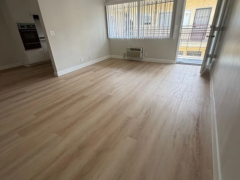 1315 N Fuller Ave — Photo 5