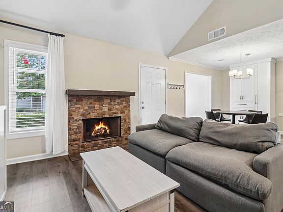 3rd image of 1605 Homestead Trl