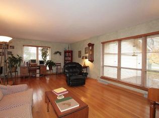 580 E Fox Dale Rd, Fox Pt, WI 53217