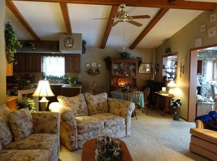 1096 Lakeshore Dr, Brooklyn, IA 52211