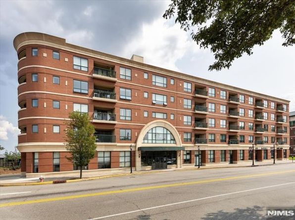 1 Orient Way APT 202