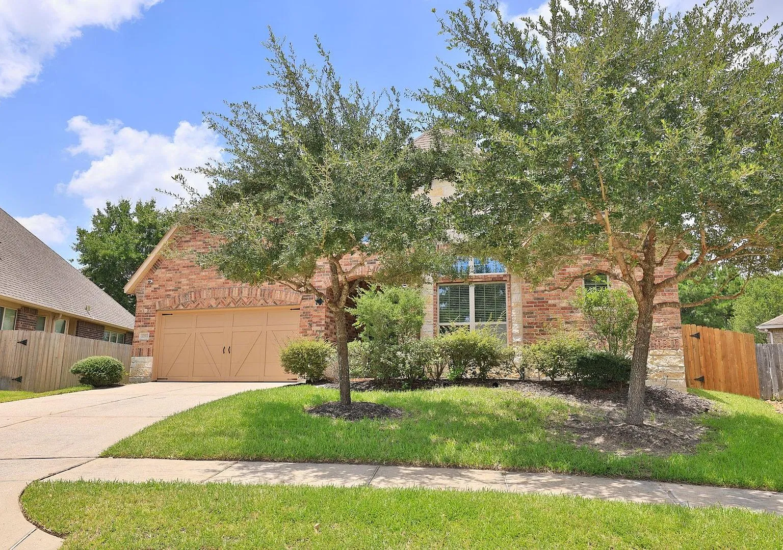 Beautiful Home in Spring! — Photo 3
