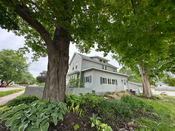 2905 Pershing Blvd, Clinton, IA 52732