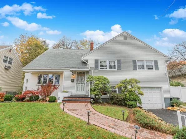 814 Barbara Dr, Teaneck, NJ 07666