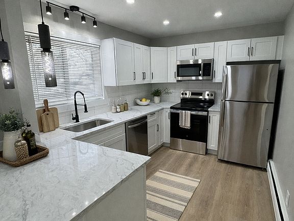 4th image of 775 Coolidge St #7