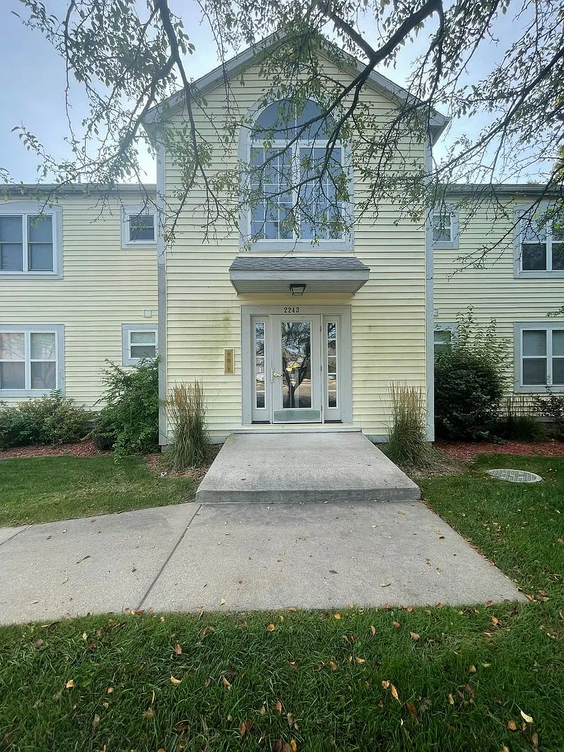 Building Photo - 2243 S Huron Pkwy #3