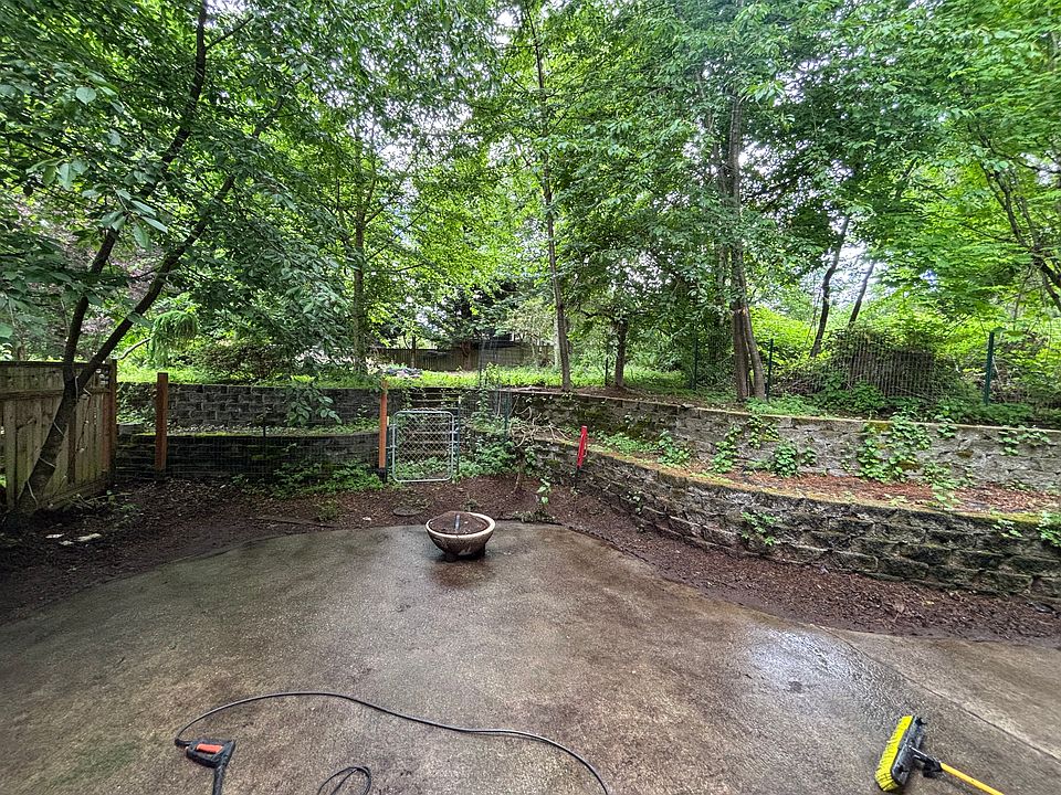 2nd image of 3111 York Rd #2