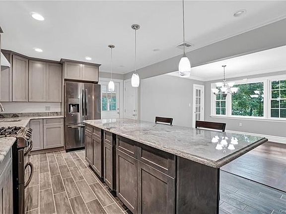 5th image of 321 Chestnut Ave
