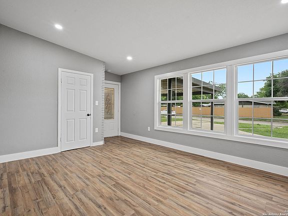 5th image of 814 ELKHORN DR