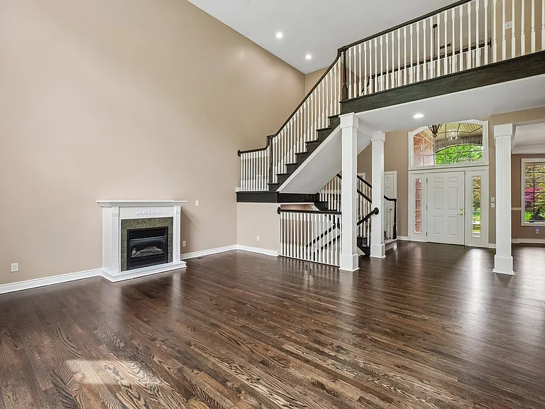 1819 Brookview Dr — Photo 10