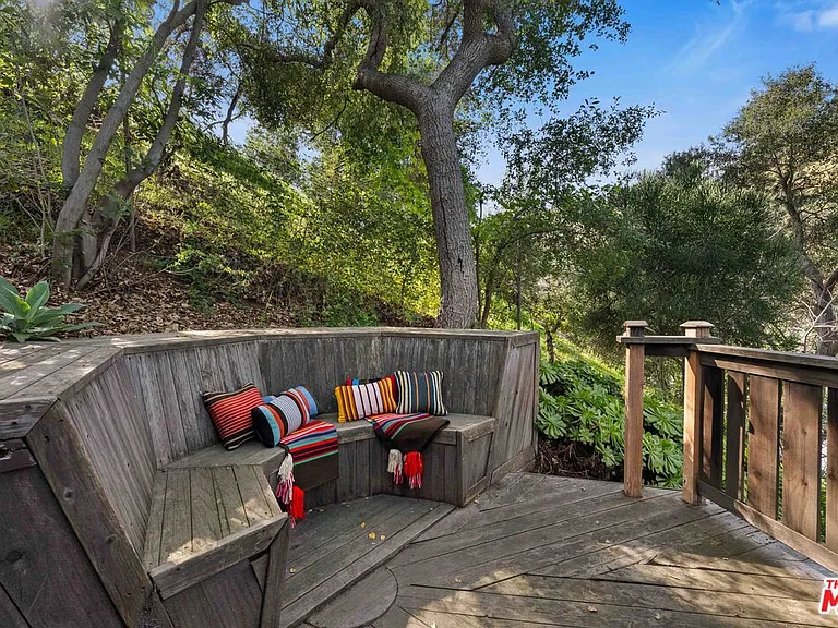 8050 Jovenita Canyon Dr — Photo 37