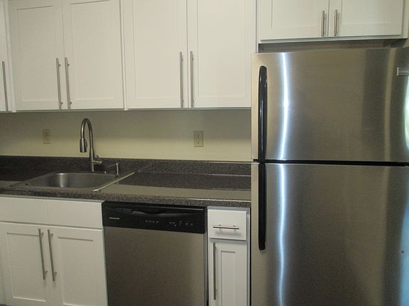 4th image of 19 Kensington Cir APT A