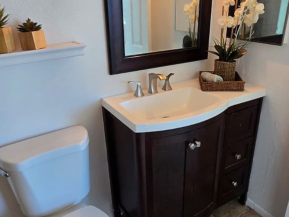 Pretty primary bathroom.