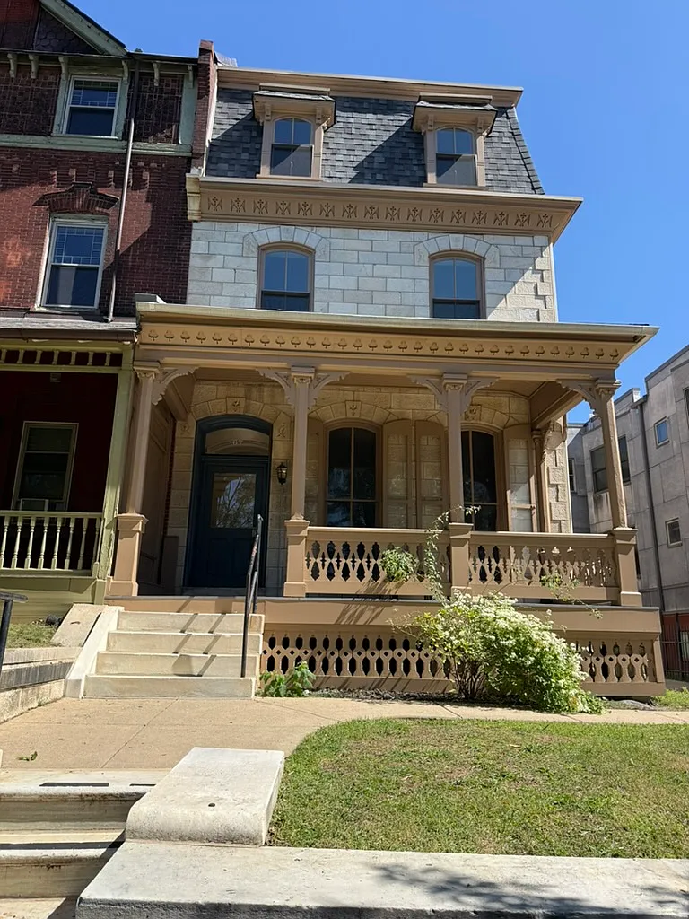 3 bed, $2,385 — Photo 2