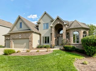 543 Cole Dr, South Elgin, IL 60177