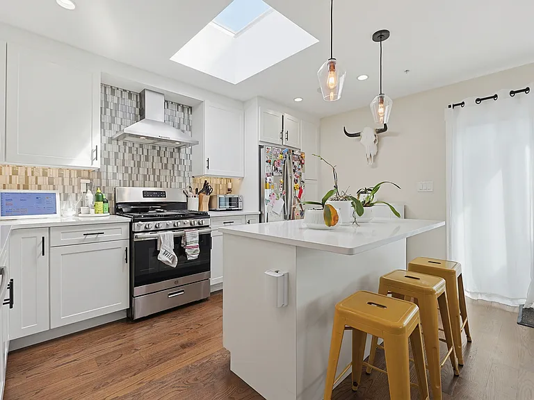 13 Ruthven St #3 — Photo 3