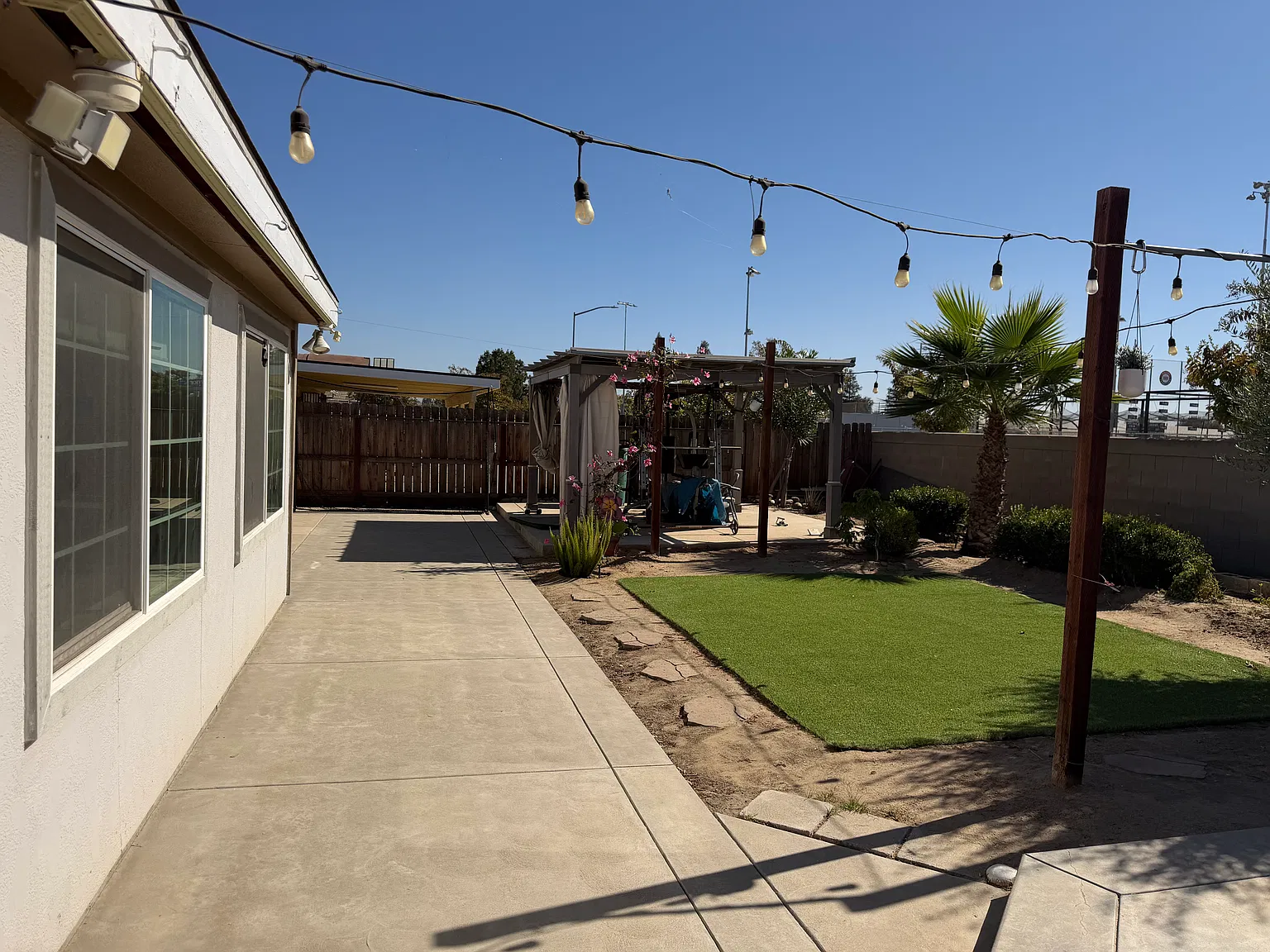 2355 Azalea St — Photo 2
