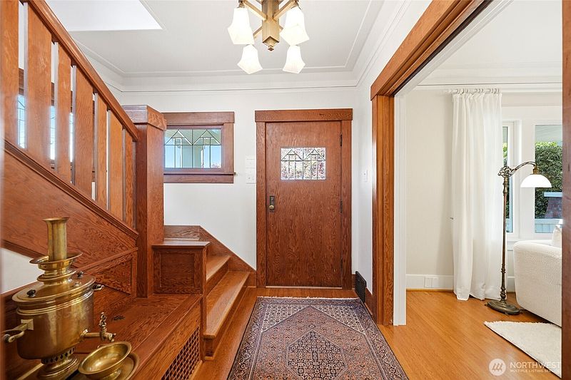 5th image of 1519 1st Avenue N