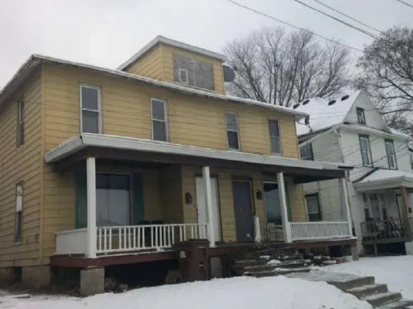 23-25 W Iroquois, Freeport, IL 61032