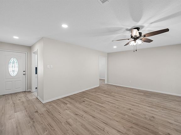 3rd image of 1006 Eagle Dr