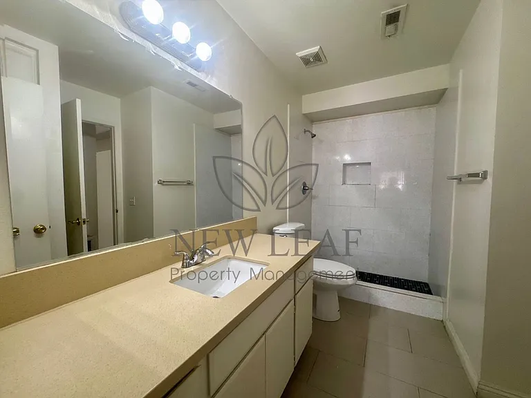 2361 Maryhelen St #102 — Photo 9