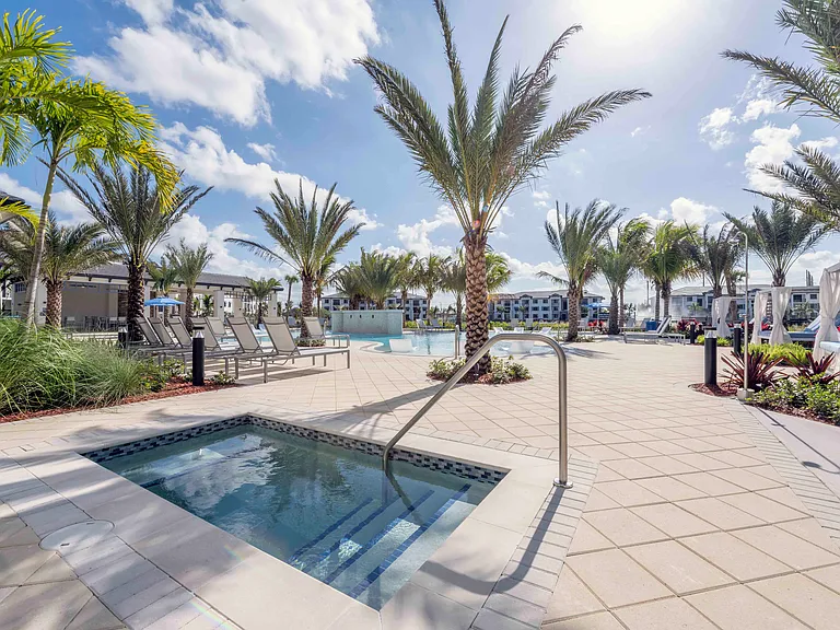 Cortland Royal Palm Beach — Photo 38
