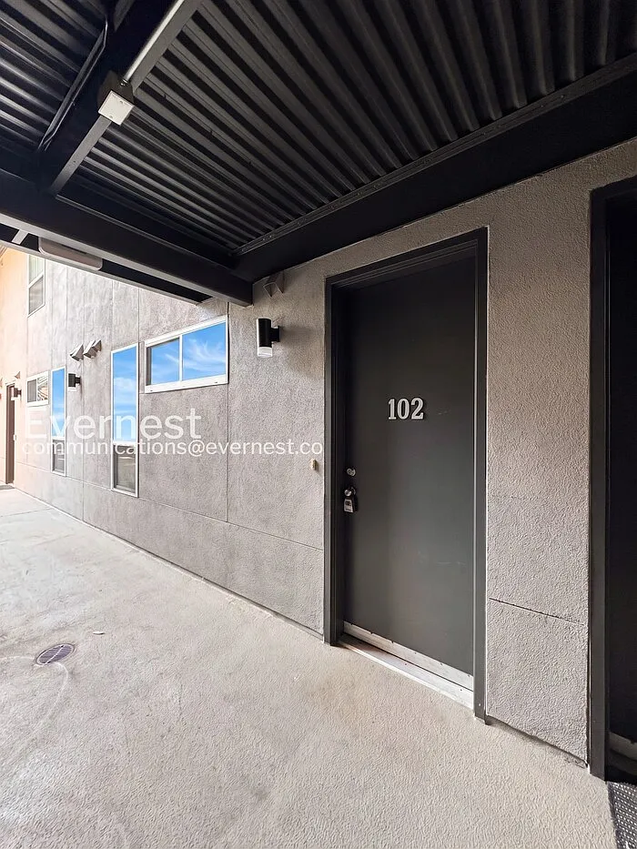 2900 Wyandot St — Photo 2