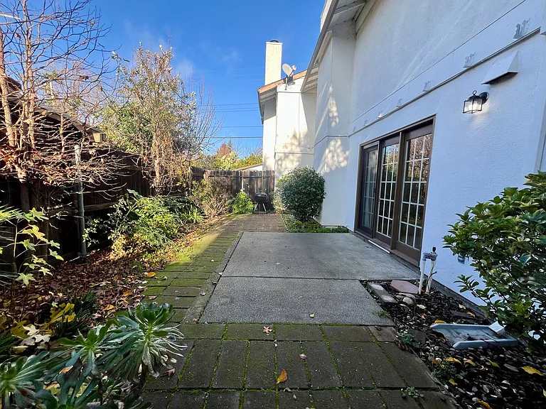 5170 Riverside Blvd — Photo 17