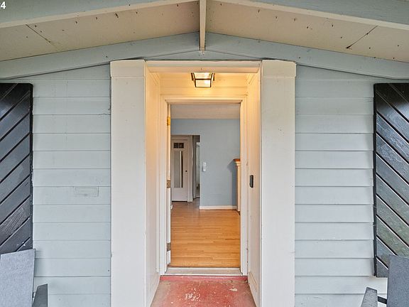 3rd image of 233 SE 5th Ave