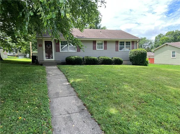 1317 Pawnee St, Leavenworth, KS 66048